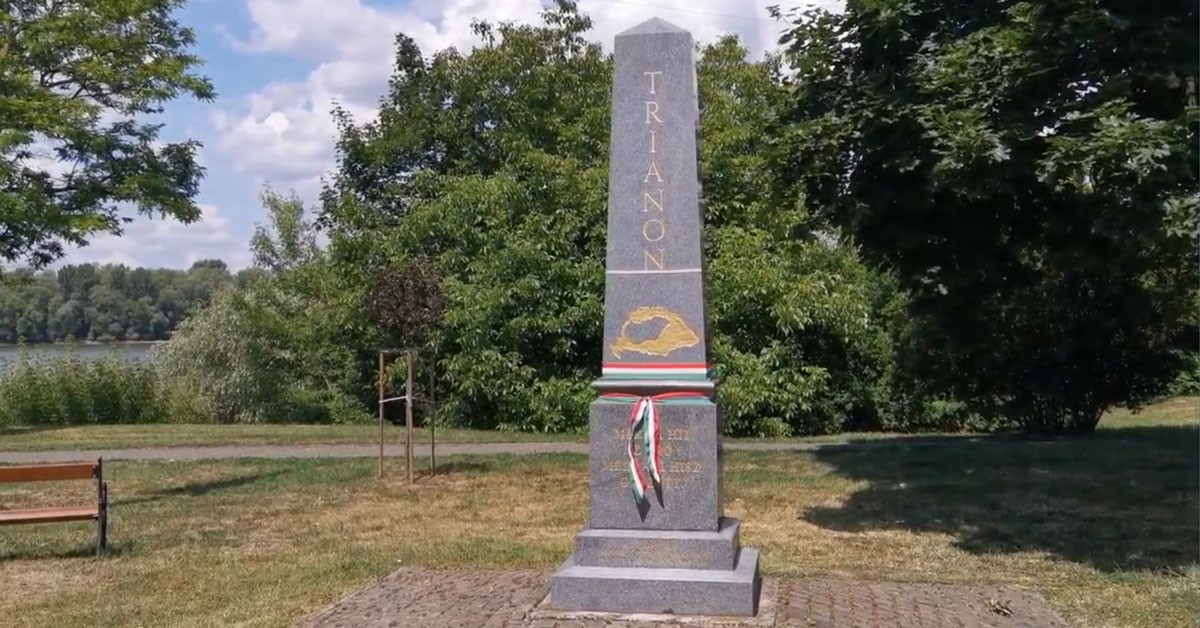 Trianon 100